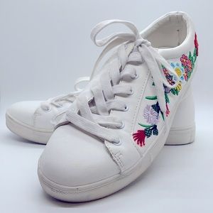 Steve Madden floral sneakers Sz 9.5